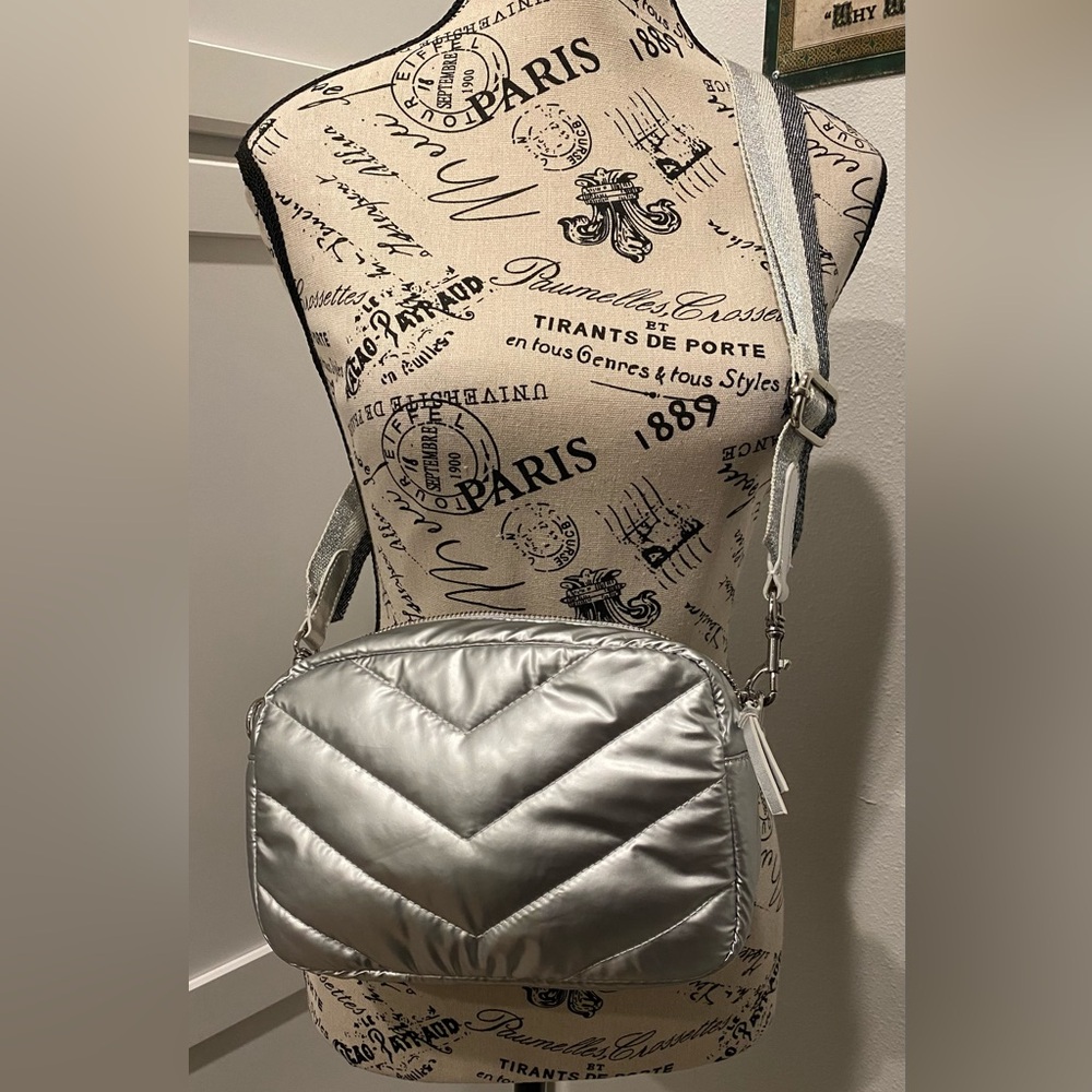 Like New Talbots Metallic Quilted Crossbody Bag silver - Picture 4 of 10